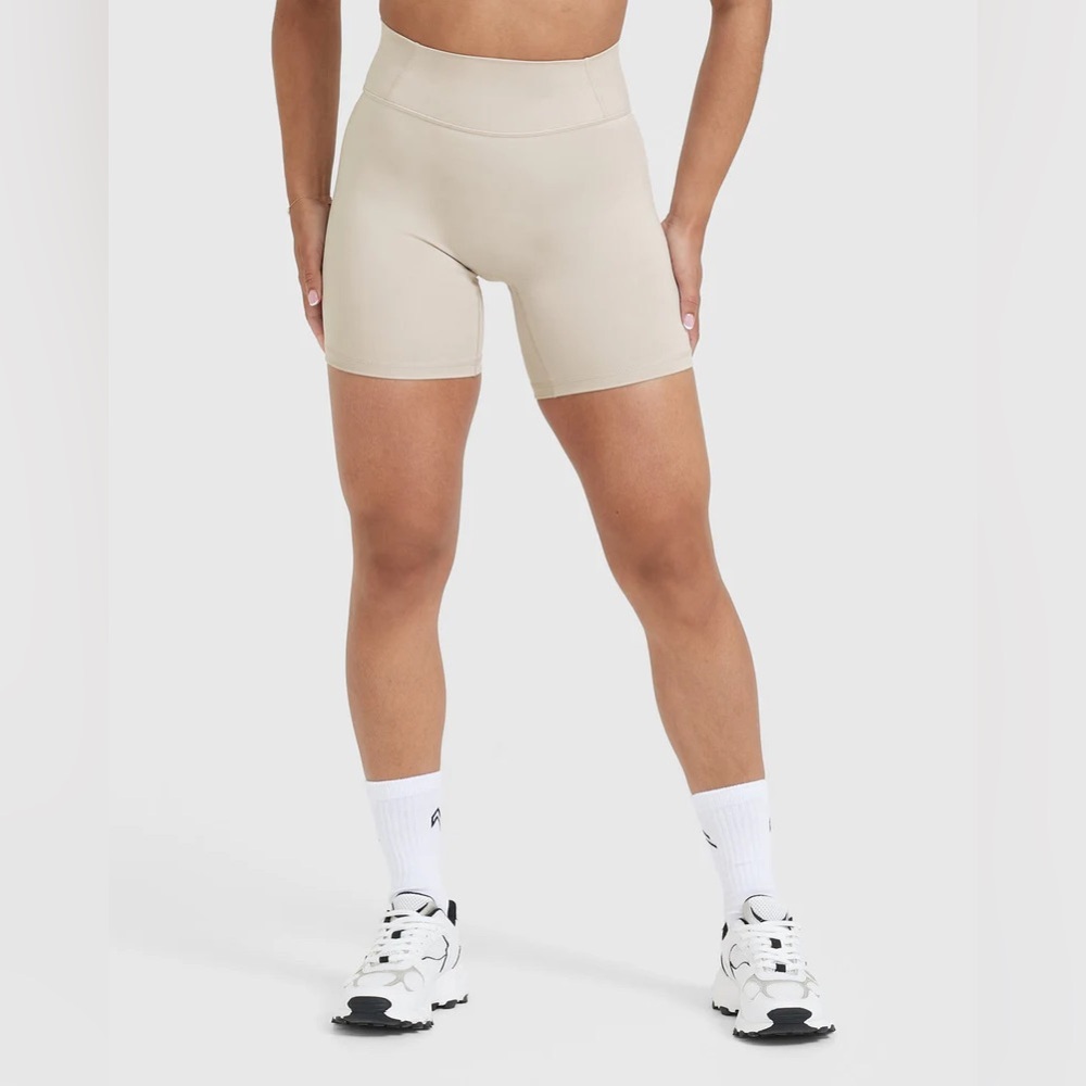 ONER ACTIVE - Timeless High Waisted Shorts - Sand (S)
